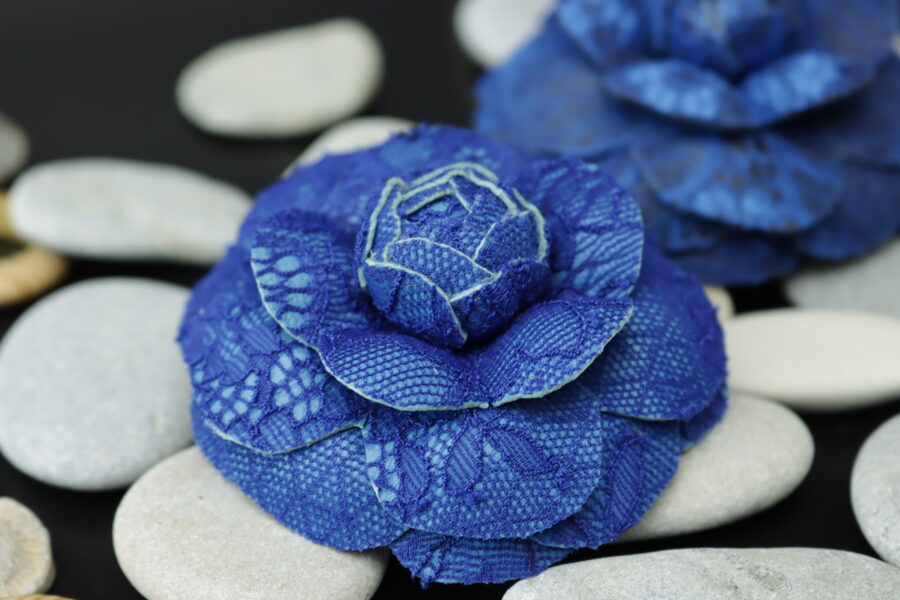 Dabīgās Ādas ziedu piespraudes