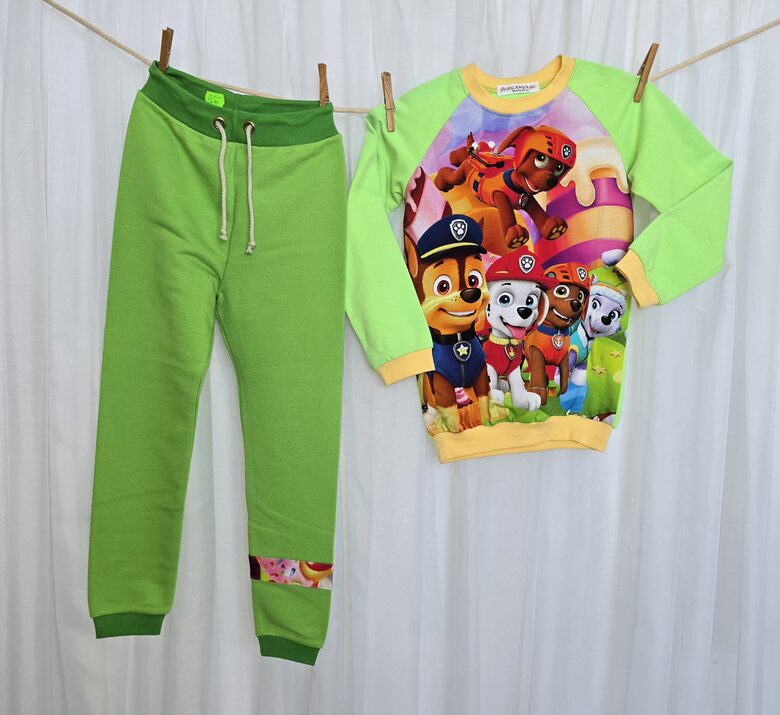  Kokvilnas komplekts, 122 cm (6–7 gadi), ķepu patruļas motīvs priekšpusē