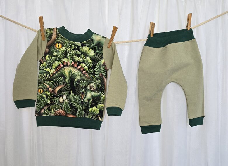Bērnu komplekts ar dinozauriem, olīvzaļš, 74 cm (6–9 mēneši), kokvilnas cilpiņtrikotāža