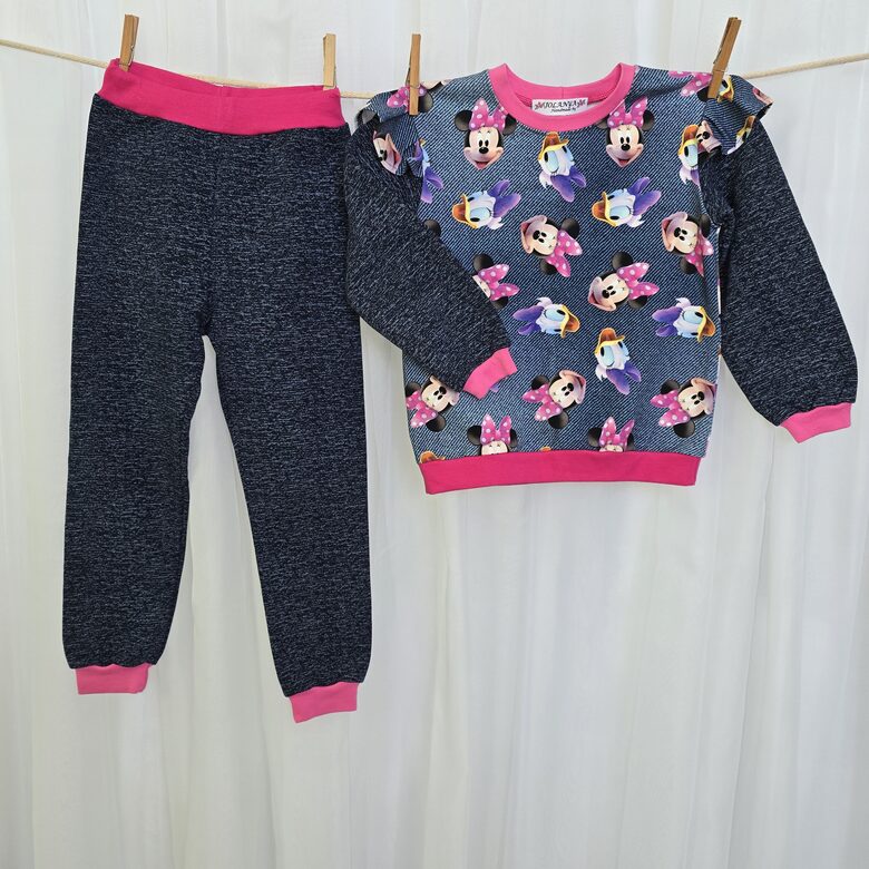 Apģērbu komplekts, Minnija Džinsā