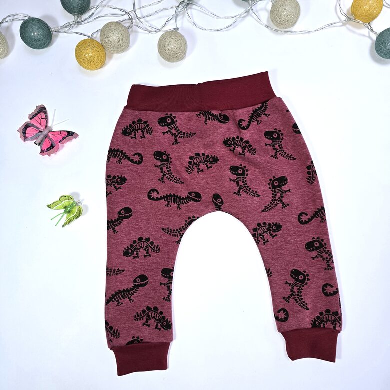 Siltinātas bikses, Dinozauri