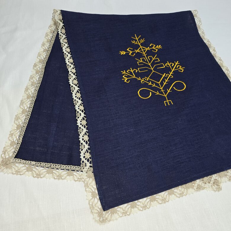 Lina galda celiņš ar izšuvumu, tumši zils, 45x110cm