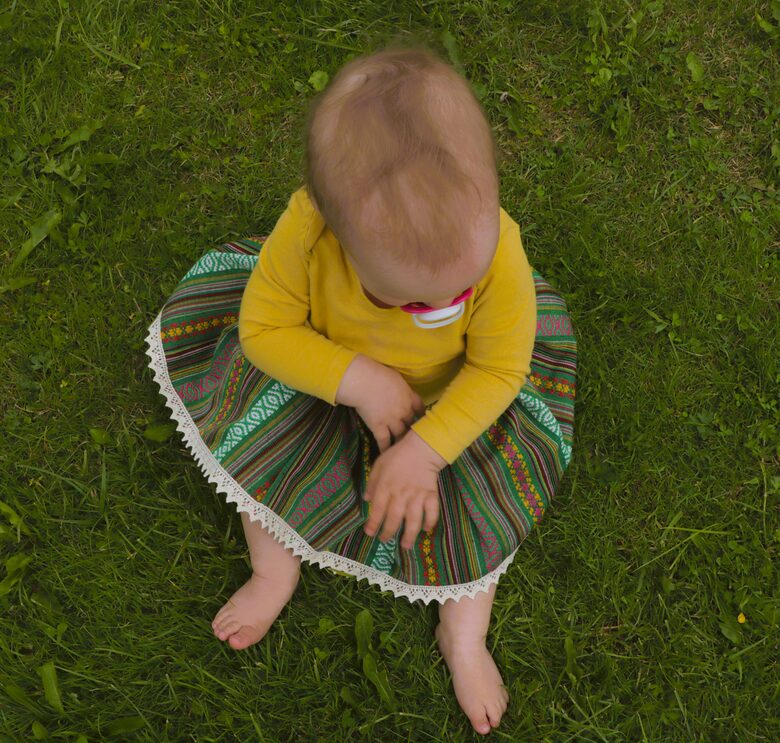 Stilizēti tautiskie svārki bērniem uz gumiju, Zaļie. 