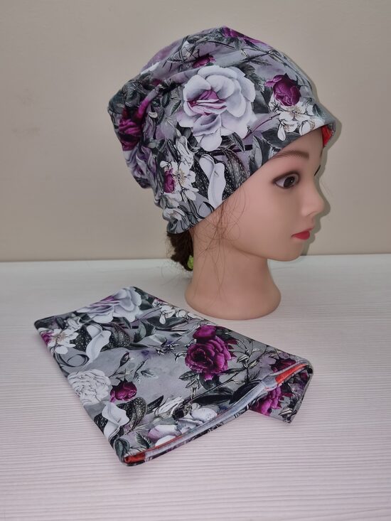 56-58cm, Cepure šalle-komplekts, Ziedi uz pelēka