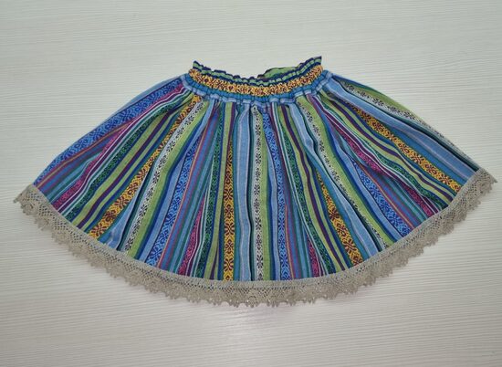 Stilizēti tautiskie svārki bērniem, ZILIE ar mežģīni