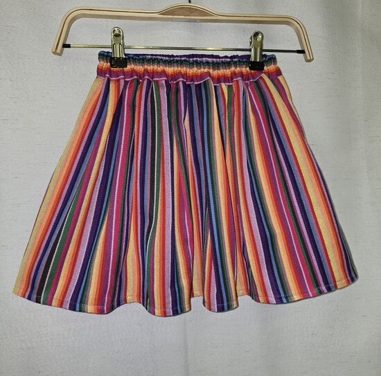 Stilizēti tautiskie svārki bērniem uz gumiju, Košie