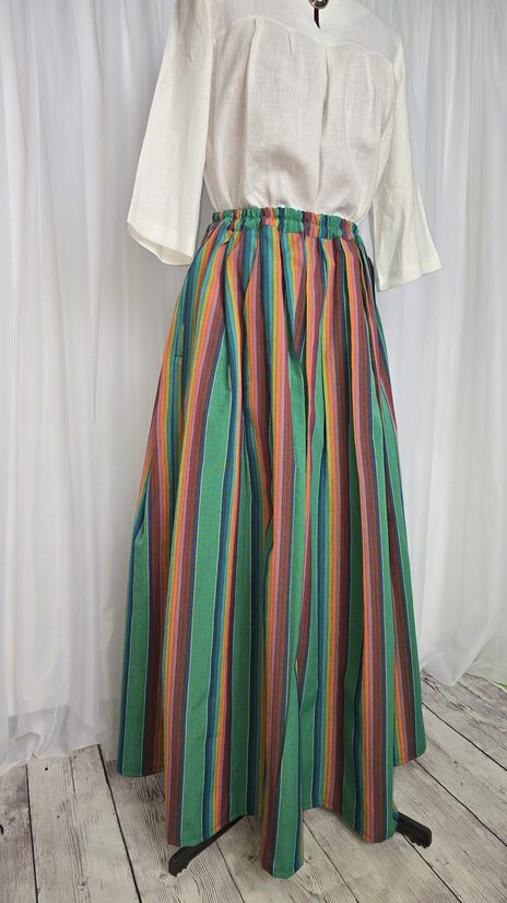 Stilizēti tautiskie svārki vasaras saulgriežiem, Zaļās strīpas