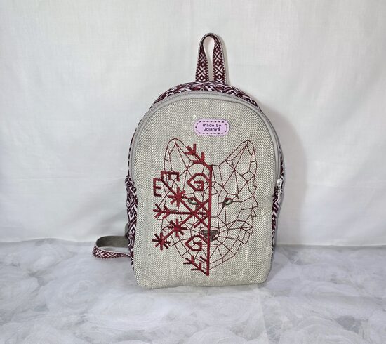 Lina mugursoma ar vilka un Austras koka izšuvumu