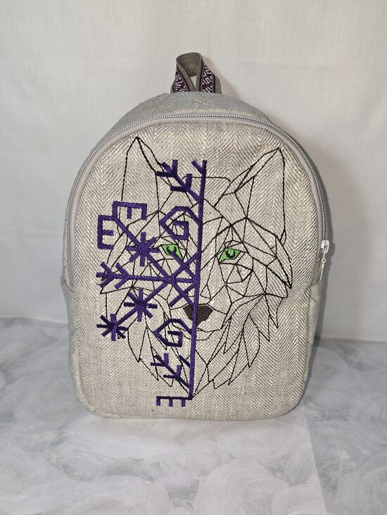 Lina mugursoma ar vilka un Austras koka izšuvumu