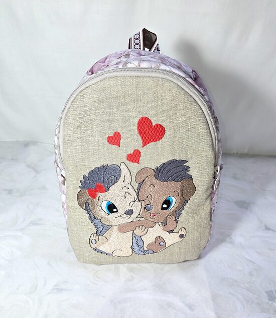 Mugursoma no lina, Eži