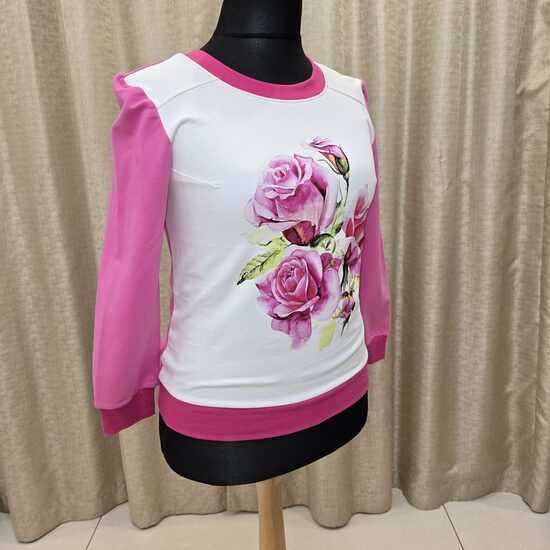 Džemperis ar rozā rozēm, M izm