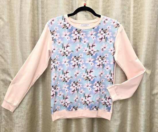 Džemperis ar ābeļziediem, M izm.