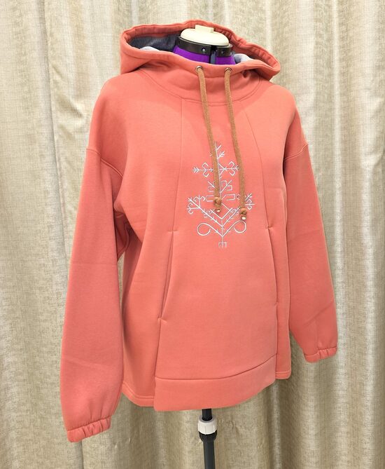 Hoodijs ar tautisku izšuvumu, M