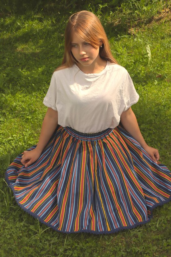 Stilizētie tautiskie svārki, pusgarie, Tumši zili