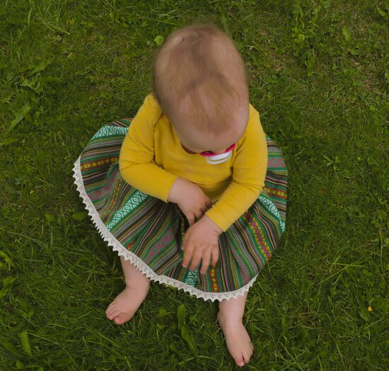 Stilizēti tautiskie svārki bērniem uz gumiju, Zaļie. 