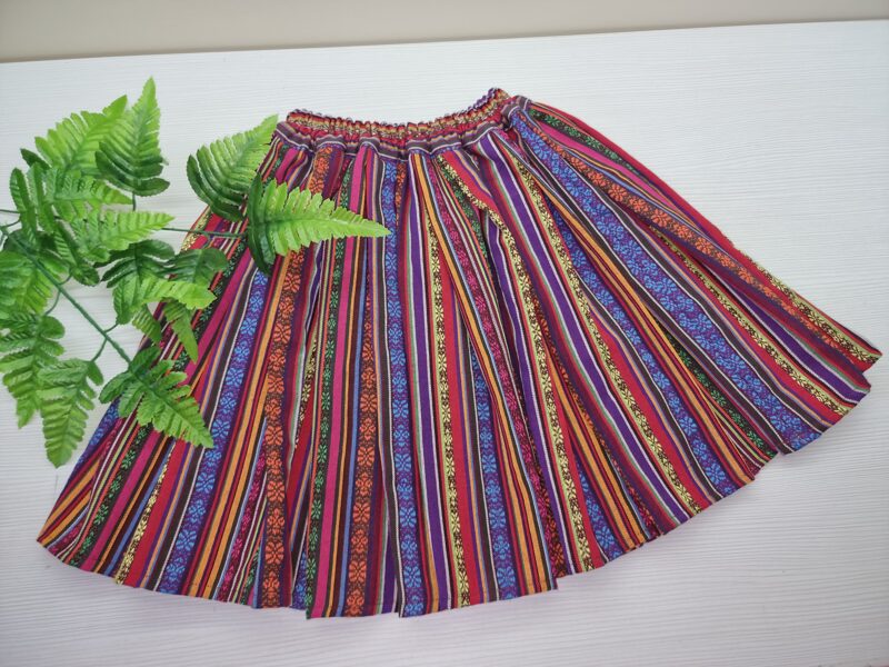 Stilizēti tautiskie svārki bērniem, sarkanais raksts