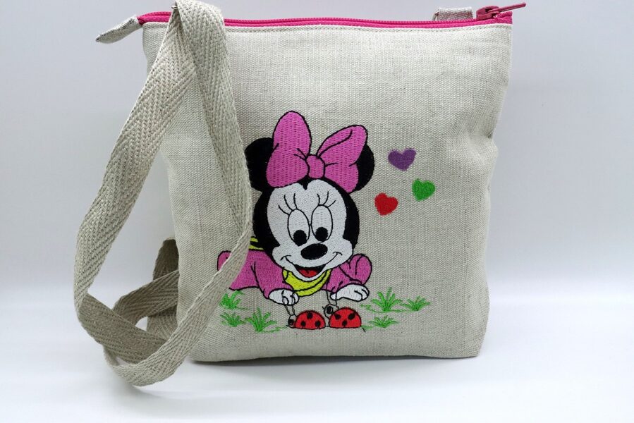 Lina plecu somiņa, Minnija pļavā