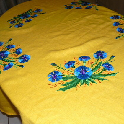 Izšūts galdauts - rudzupuķes