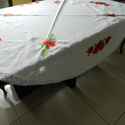 apaļais galdauts ar magonēm izšūts